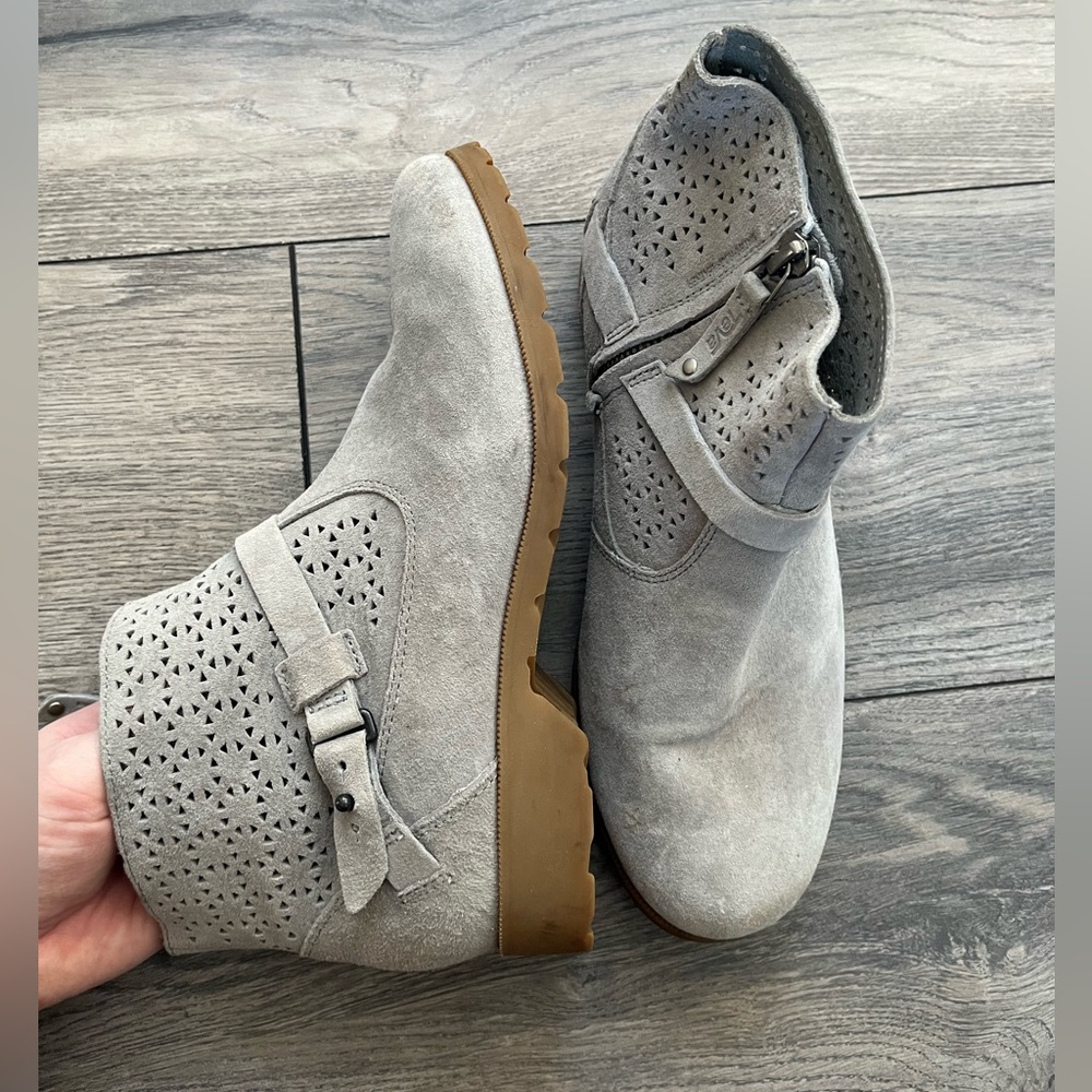 women’s size 8 teva delavena ankle boots